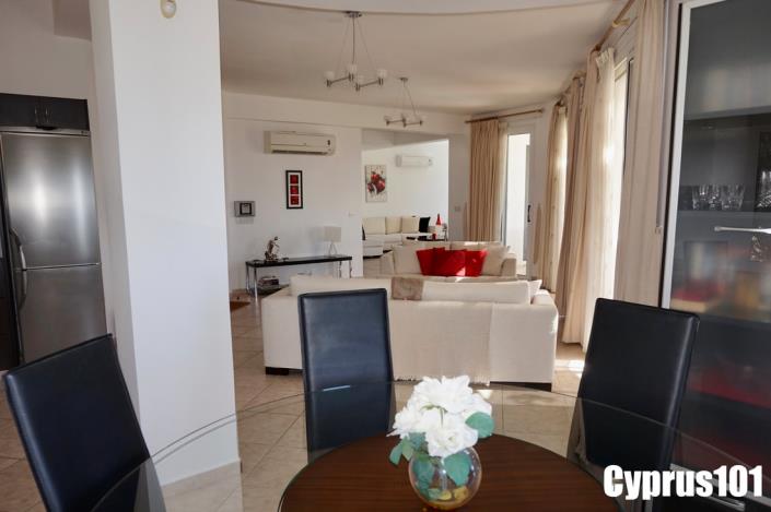 Image No.9-3 Bed Villa / Detached for sale