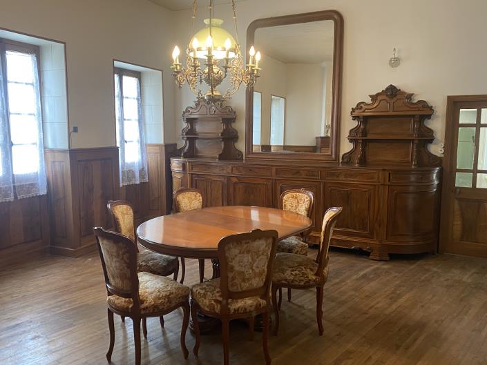 Image No.6-5 Bed House for sale