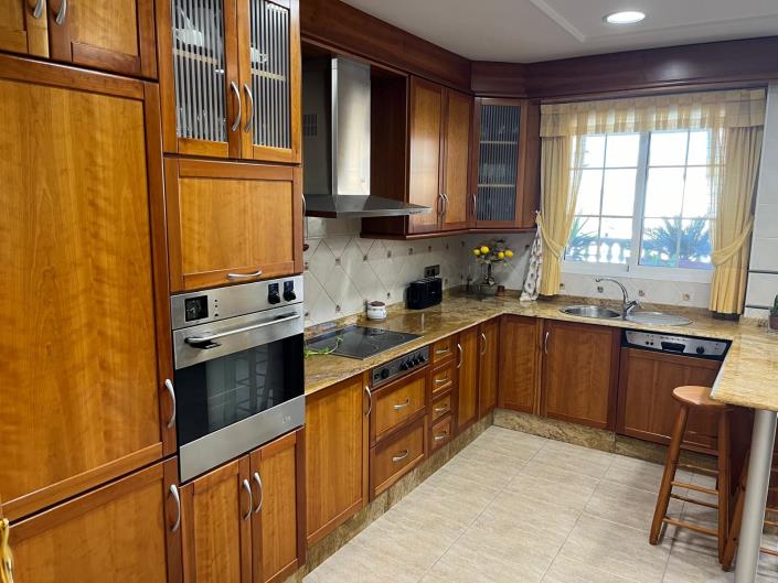 Image No.20-3 Bed House for sale