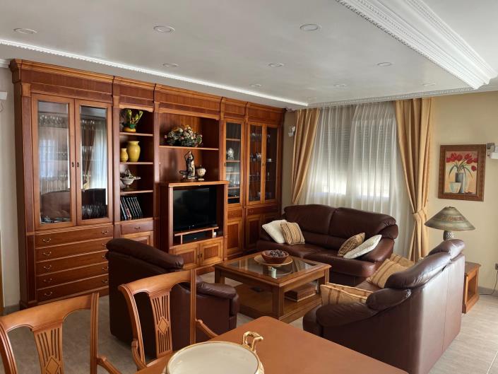 Image No.22-3 Bed House for sale