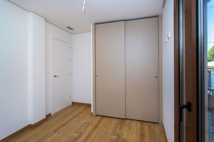 Image No.14-3 Bed Apartment for sale