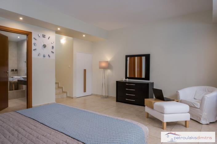 Image No.9-3 Bed Villa for sale