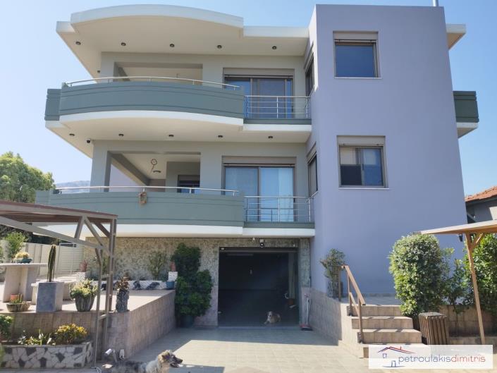 Image No.1-6 Bed House for sale