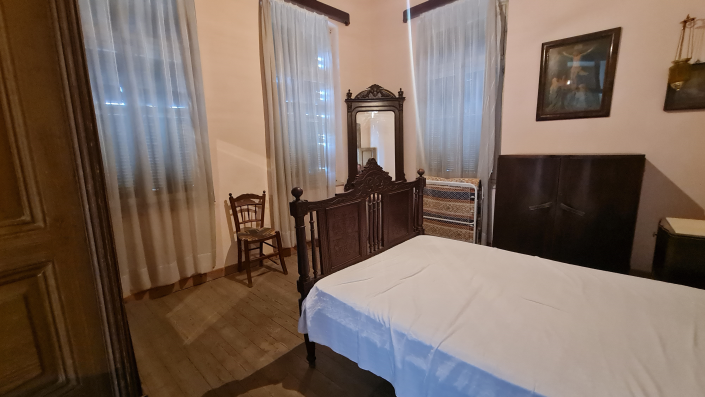 Image No.8-4 Bed Property for sale