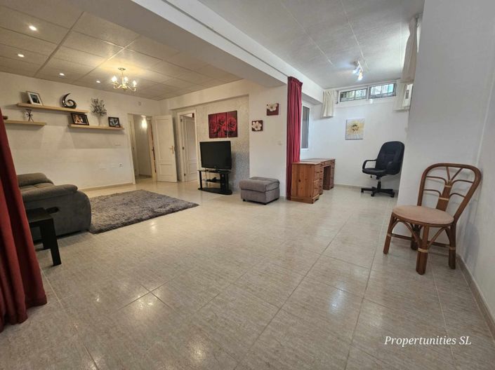 Image No.40-4 Bed House for sale