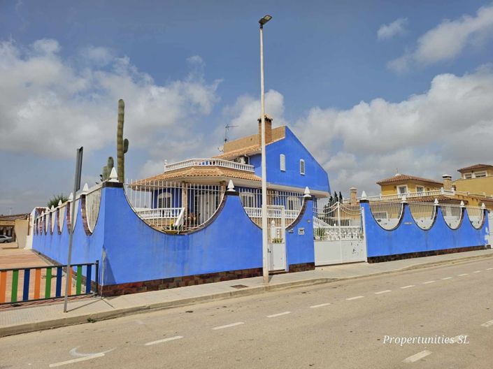 Image No.41-5 Bed Villa / Detached for sale