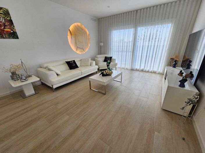 Image No.17-4 Bed Property for sale