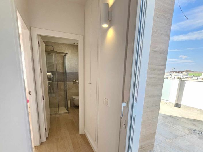 Image No.54-4 Bed Property for sale