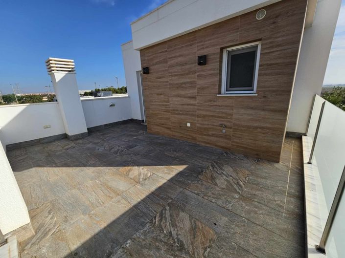 Image No.61-4 Bed Property for sale