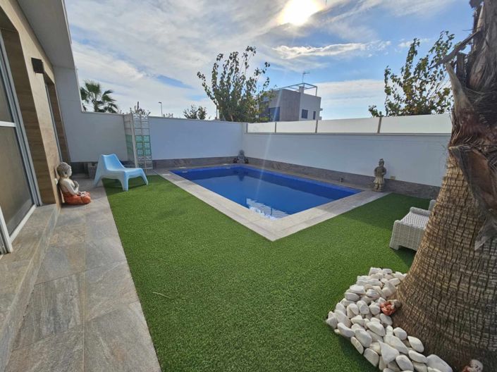 Image No.8-4 Bed Property for sale