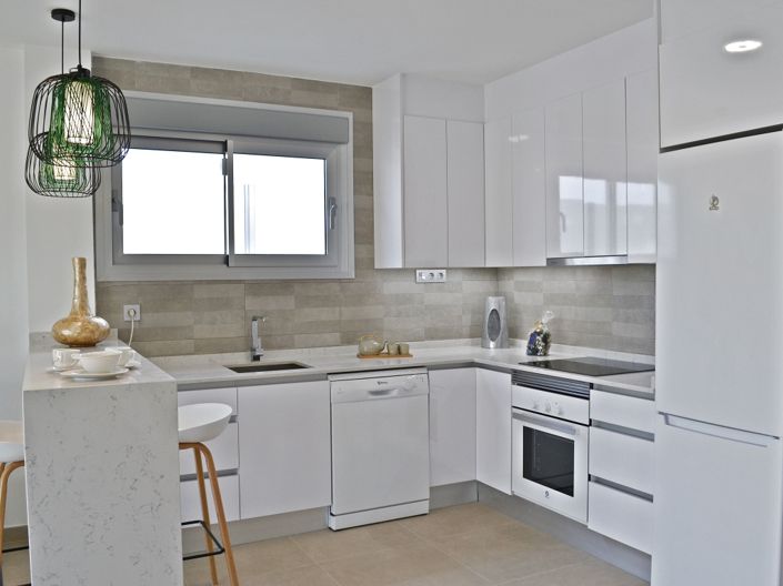 Image No.5-3 Bed Property for sale