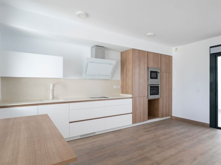 Image No.11-3 Bed Property for sale