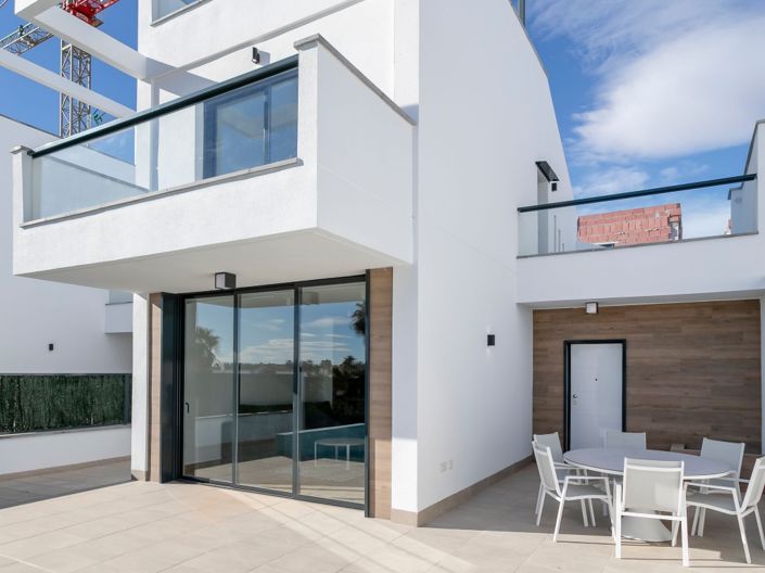 Image No.3-3 Bed Property for sale