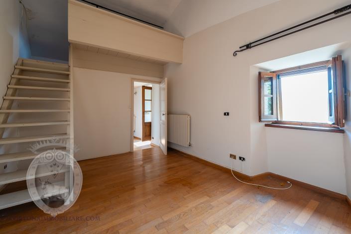 Image No.18-3 Bed Country House for sale