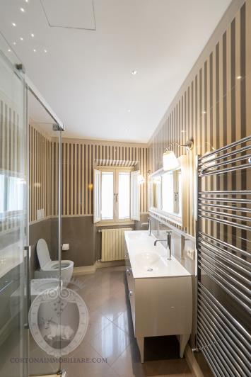 Image No.29-4 Bed Townhouse for sale