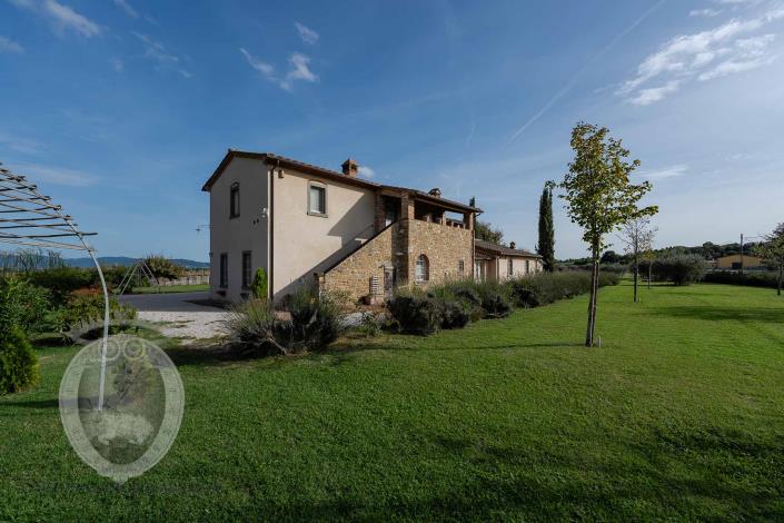 Image No.3-7 Bed Farmhouse for sale