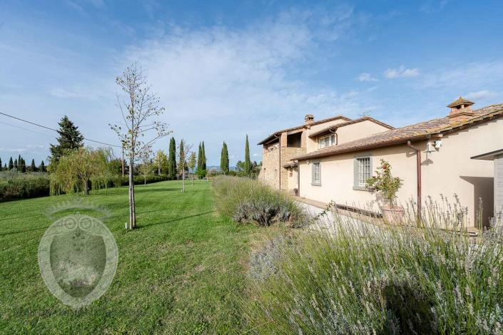 Image No.5-7 Bed Farmhouse for sale