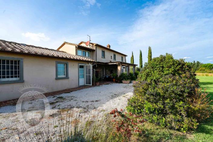 Image No.7-7 Bed Farmhouse for sale