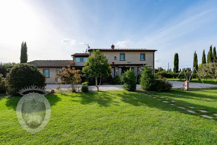 Image No.8-7 Bed Farmhouse for sale