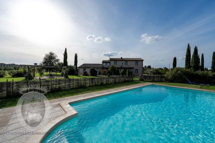 Image No.11-7 Bed Farmhouse for sale