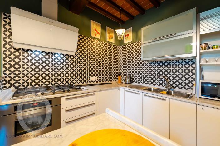 Image No.20-7 Bed Farmhouse for sale