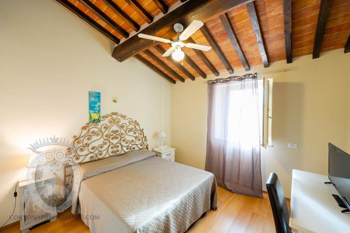 Image No.24-7 Bed Farmhouse for sale