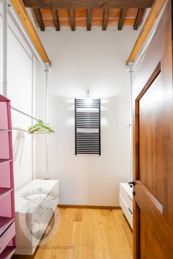 Image No.26-7 Bed Farmhouse for sale