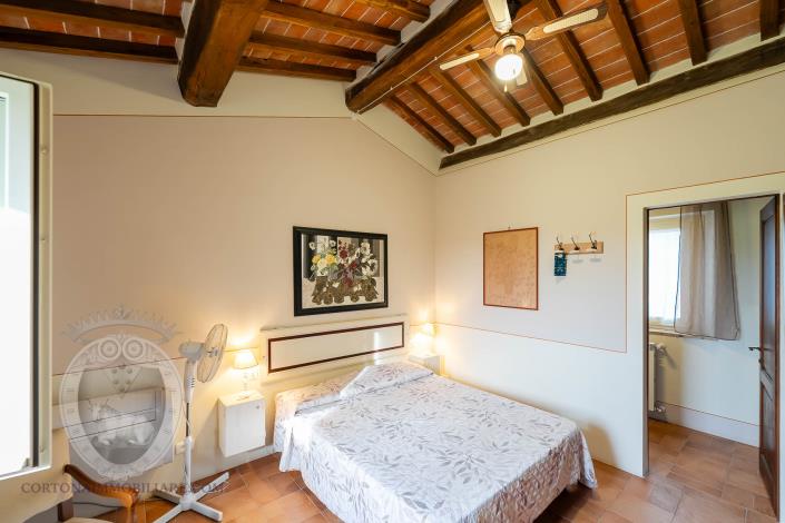 Image No.33-7 Bed Farmhouse for sale