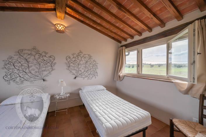 Image No.38-7 Bed Farmhouse for sale