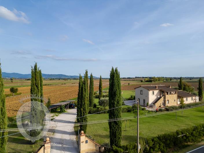 Image No.51-7 Bed Farmhouse for sale