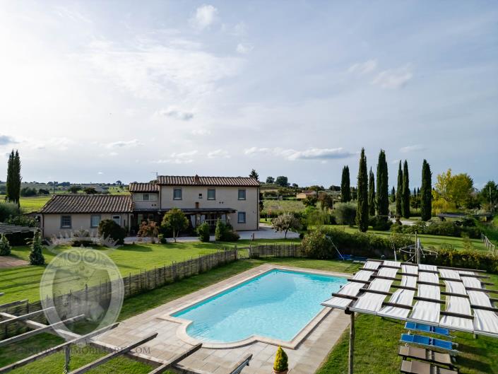 Image No.55-7 Bed Farmhouse for sale