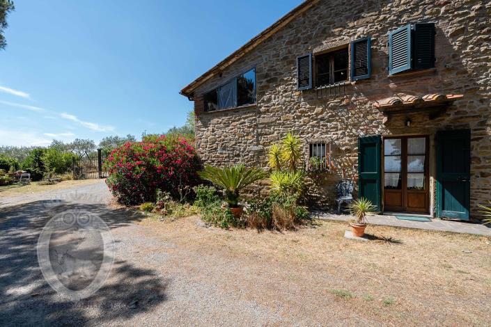 Image No.3-4 Bed Farmhouse for sale