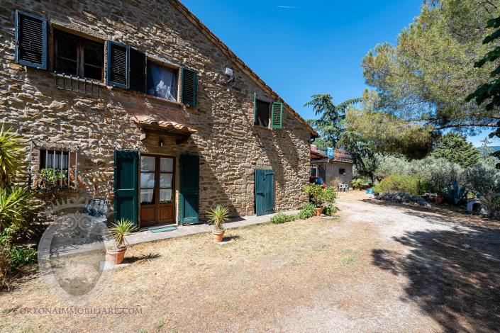 Image No.10-4 Bed Farmhouse for sale