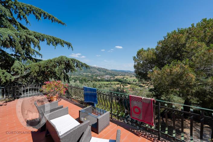 Image No.13-4 Bed Farmhouse for sale