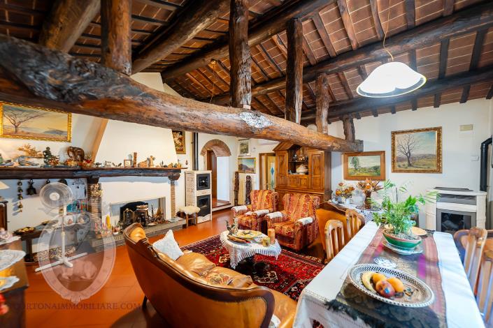 Image No.19-4 Bed Farmhouse for sale