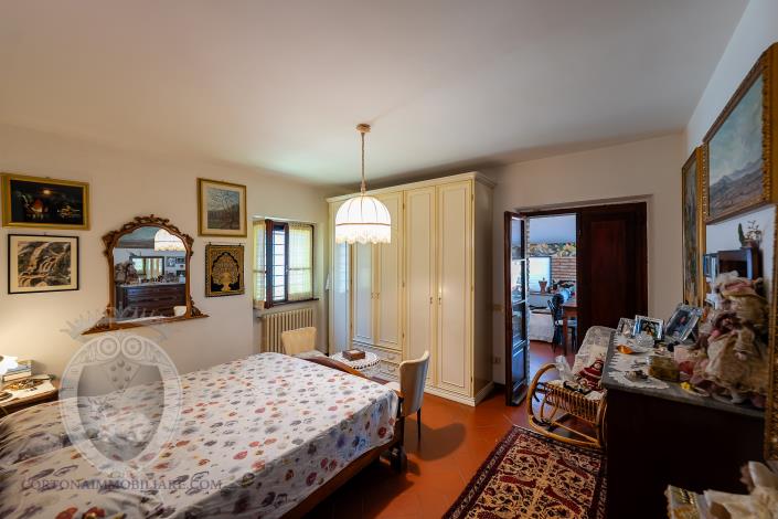 Image No.31-4 Bed Farmhouse for sale