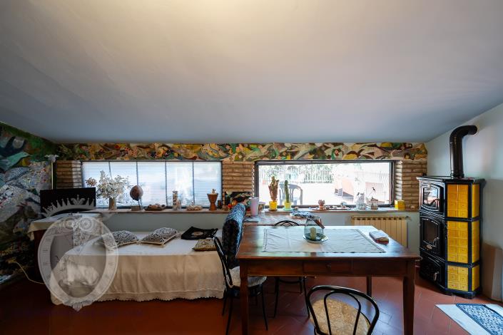 Image No.32-4 Bed Farmhouse for sale