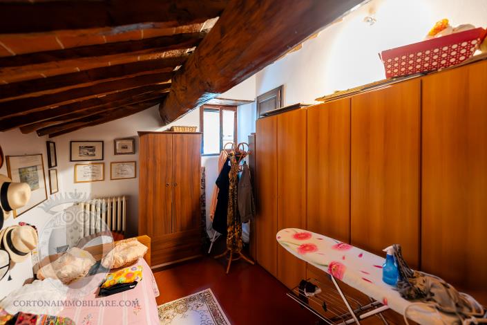 Image No.37-4 Bed Farmhouse for sale