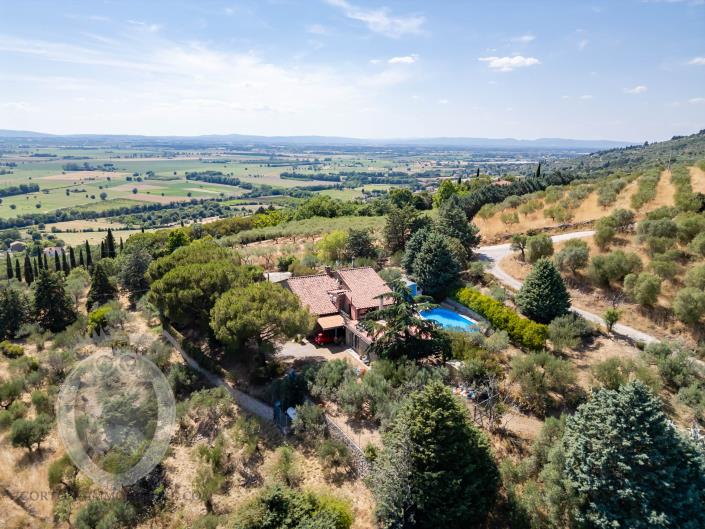 Image No.56-4 Bed Farmhouse for sale