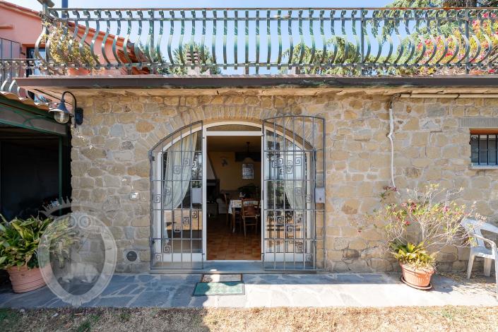 Image No.58-4 Bed Farmhouse for sale