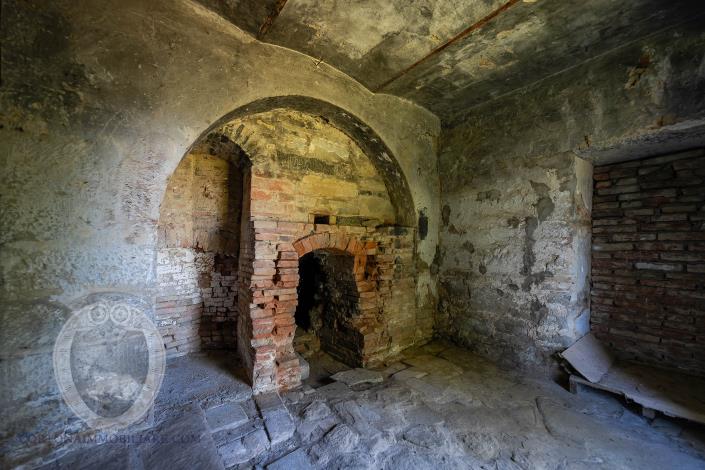 Image No.15-8 Bed Farmhouse for sale