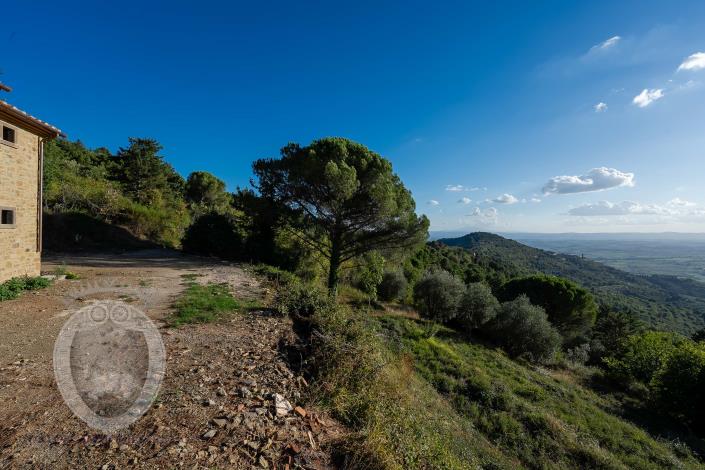 Image No.18-3 Bed Farmhouse for sale