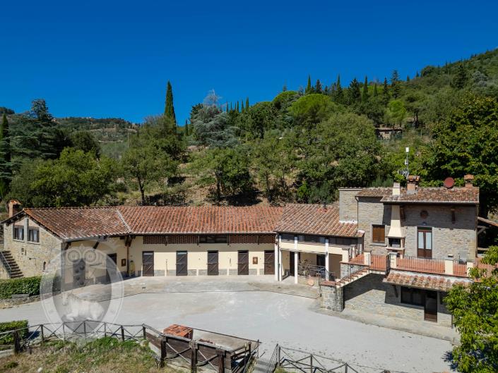 Image No.50-8 Bed Farmhouse for sale