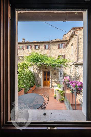 Image No.18-3 Bed Townhouse for sale