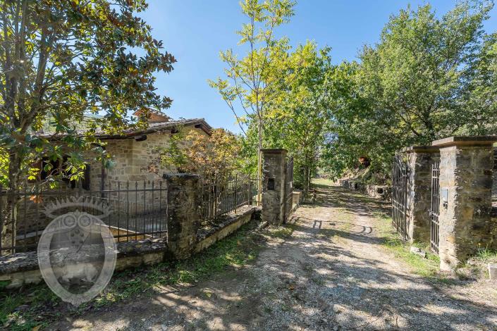 Image No.7-4 Bed Farmhouse for sale