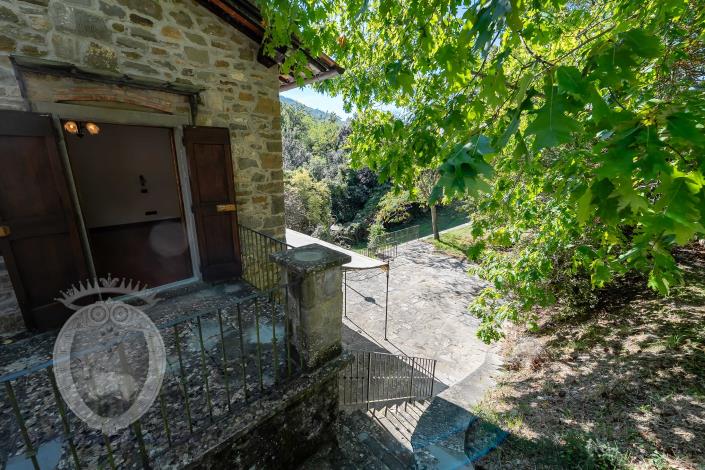 Image No.11-4 Bed Farmhouse for sale