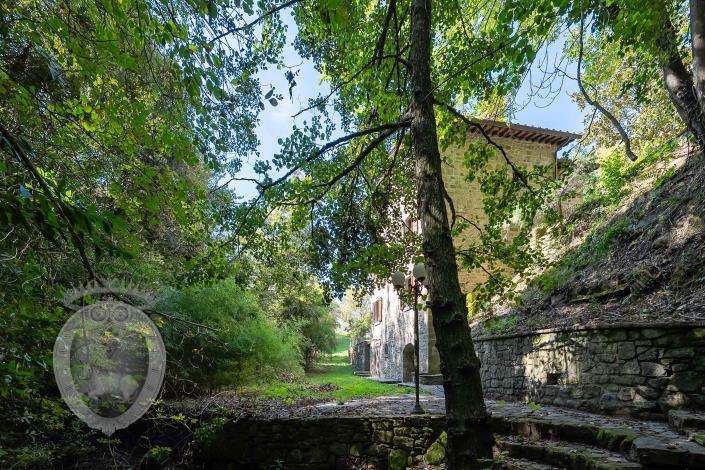 Image No.15-4 Bed Farmhouse for sale