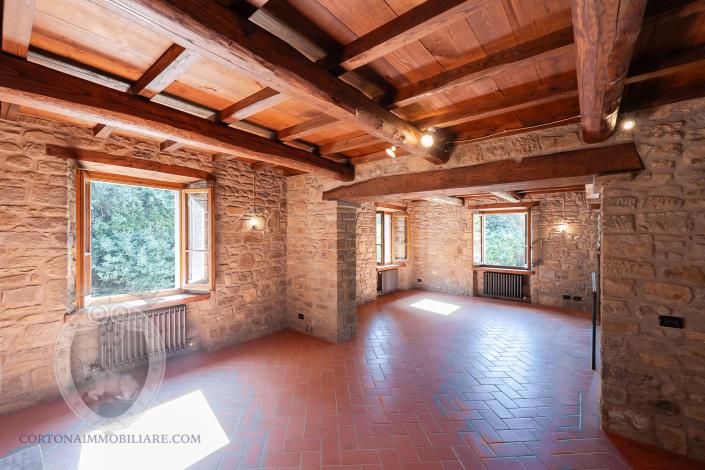 Image No.17-4 Bed Farmhouse for sale