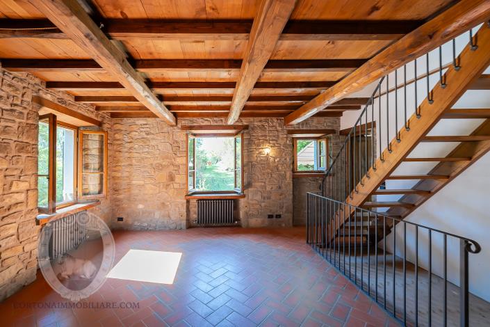 Image No.18-4 Bed Farmhouse for sale