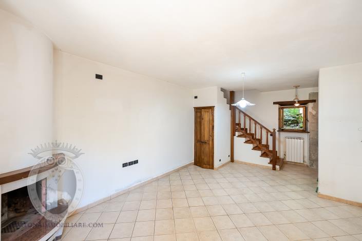 Image No.24-4 Bed Farmhouse for sale